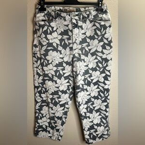 Faded Glory Floral Gray and White Capris Size 10